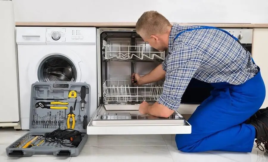 Kocaali Electrolux servisi teknisyen ekibi beyaz eşya tamiri yaparken